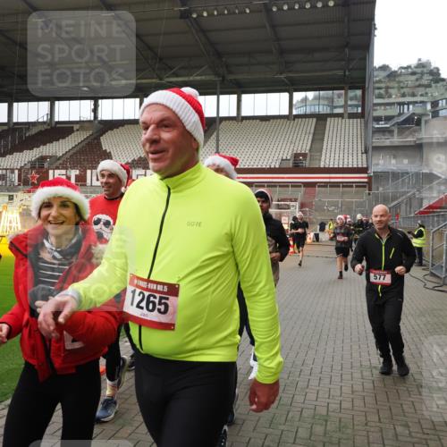 07.12.2025 - St. Pauli X-Mass-Run No. 15 Fabian Wolf http://msf.ph/oto/9398018 07.12.2025 10:48:30 Ziel 233, 290, 577, 633, 876, 935, 1265, 1267, 1515, 1516, 1517, 1521, 2232, 2233, 2235, 2239, 2241, 2796, 2797, 2803, 4447, 4598 meine-sportfotos.de