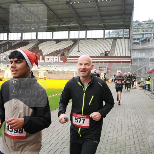 07.12.2025 - St. Pauli X-Mass-Run No. 15 Fabian Wolf http://msf.ph/oto/9398024 07.12.2025 10:48:32 Ziel 233, 290, 577, 633, 935, 1265, 1267, 1515, 1516, 1517, 1521, 2232, 2233, 2235, 2239, 2241, 2796, 2797, 2803, 3017, 3019, 4447, 4598 meine-sportfotos.de