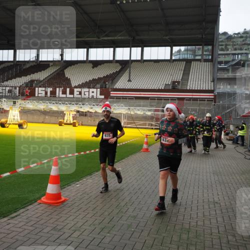 07.12.2025 - St. Pauli X-Mass-Run No. 15 Fabian Wolf http://msf.ph/oto/9398027 07.12.2025 10:48:34 Ziel 233, 290, 577, 633, 935, 1009, 1087, 1265, 1267, 1515, 1516, 1517, 1521, 2232, 2233, 2235, 2239, 2241, 2796, 2797, 2803, 3017, 3019, 4447, 4598 meine-sportfotos.de