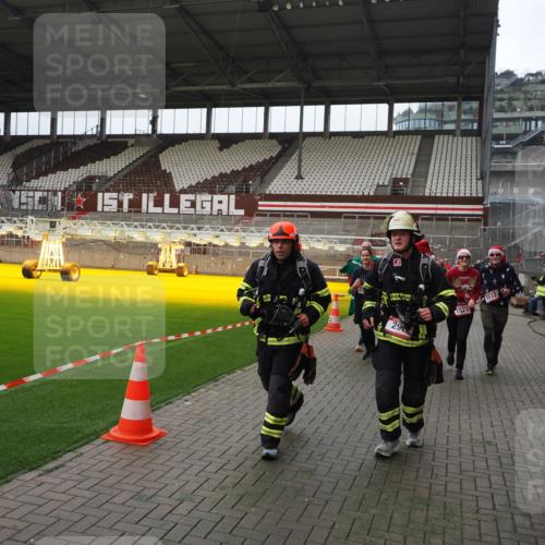 07.12.2025 - St. Pauli X-Mass-Run No. 15 Fabian Wolf http://msf.ph/oto/9398032 07.12.2025 10:48:38 Ziel 233, 290, 577, 633, 935, 1009, 1087, 1188, 1189, 1267, 1515, 1516, 1517, 1521, 2232, 2233, 2235, 2239, 2241, 2268, 2269, 2796, 2797, 3017, 3019, 3346, 4447, 4598 meine-sportfotos.de