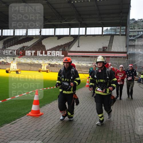 07.12.2025 - St. Pauli X-Mass-Run No. 15 Fabian Wolf http://msf.ph/oto/9398033 07.12.2025 10:48:38 Ziel 233, 290, 577, 633, 935, 1009, 1087, 1188, 1189, 1267, 1515, 1516, 1517, 1521, 2232, 2233, 2235, 2239, 2241, 2268, 2269, 2796, 2797, 3017, 3019, 3346, 4447, 4598 meine-sportfotos.de