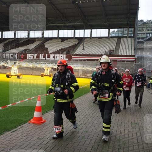 07.12.2025 - St. Pauli X-Mass-Run No. 15 Fabian Wolf http://msf.ph/oto/9398034 07.12.2025 10:48:38 Ziel 233, 290, 577, 633, 935, 1009, 1087, 1188, 1189, 1267, 1515, 1516, 1517, 1521, 2232, 2233, 2235, 2239, 2241, 2268, 2269, 2796, 2797, 3017, 3019, 3346, 4447, 4598 meine-sportfotos.de