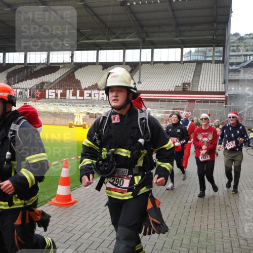 07.12.2025 - St. Pauli X-Mass-Run No. 15 Fabian Wolf http://msf.ph/oto/9398038 07.12.2025 10:48:39 Ziel 233, 290, 577, 633, 935, 1009, 1087, 1188, 1189, 1515, 1516, 1517, 1521, 2232, 2233, 2235, 2239, 2241, 2268, 2269, 2796, 3017, 3019, 3346, 4447, 4598 meine-sportfotos.de