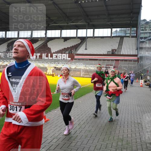 07.12.2025 - St. Pauli X-Mass-Run No. 15 Fabian Wolf http://msf.ph/oto/9398050 07.12.2025 10:48:42 Ziel 233, 290, 590, 592, 633, 935, 1009, 1087, 1188, 1189, 1515, 1516, 1517, 1521, 1895, 2268, 2269, 3017, 3019, 3346, 4598 meine-sportfotos.de