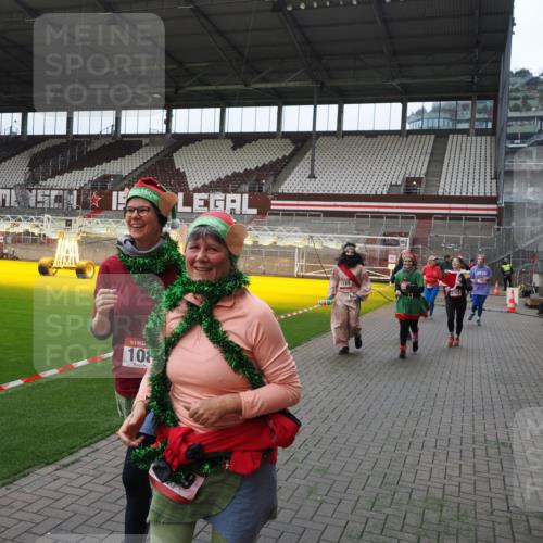 07.12.2025 - St. Pauli X-Mass-Run No. 15 Fabian Wolf http://msf.ph/oto/9398057 07.12.2025 10:48:44 Ziel 233, 290, 590, 592, 633, 935, 1009, 1087, 1188, 1189, 1515, 1516, 1517, 1521, 1895, 2268, 2269, 2512, 2515, 3017, 3019, 3346 meine-sportfotos.de