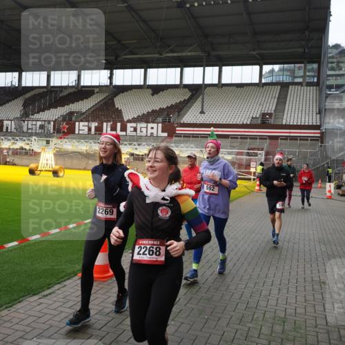 07.12.2025 - St. Pauli X-Mass-Run No. 15 Fabian Wolf http://msf.ph/oto/9398070 07.12.2025 10:48:48 Ziel 233, 290, 590, 592, 935, 1009, 1087, 1188, 1189, 1515, 1516, 1517, 1521, 1895, 2268, 2269, 2512, 2515, 3017, 3019, 3346 meine-sportfotos.de