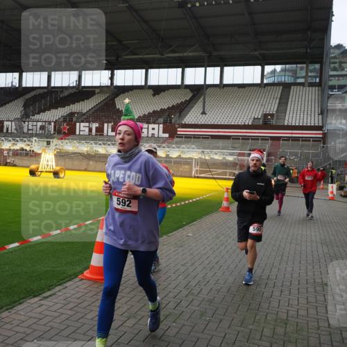 07.12.2025 - St. Pauli X-Mass-Run No. 15 Fabian Wolf http://msf.ph/oto/9398074 07.12.2025 10:48:49 Ziel 290, 590, 592, 935, 1009, 1087, 1188, 1189, 1515, 1516, 1517, 1521, 1895, 2268, 2269, 2512, 2515, 3017, 3019, 3346 meine-sportfotos.de