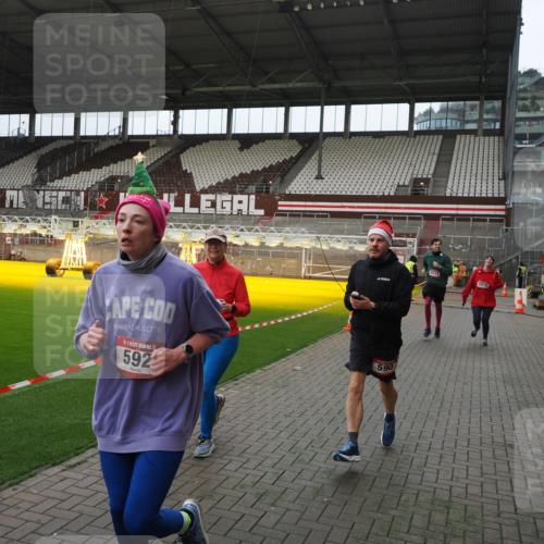 07.12.2025 - St. Pauli X-Mass-Run No. 15 Fabian Wolf http://msf.ph/oto/9398075 07.12.2025 10:48:49 Ziel 290, 590, 592, 935, 1009, 1087, 1188, 1189, 1515, 1516, 1517, 1521, 1895, 2268, 2269, 2512, 2515, 3017, 3019, 3346 meine-sportfotos.de