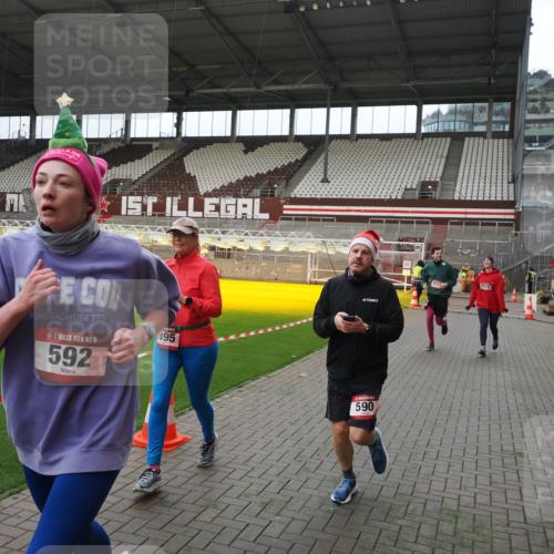 07.12.2025 - St. Pauli X-Mass-Run No. 15 Fabian Wolf http://msf.ph/oto/9398076 07.12.2025 10:48:49 Ziel 290, 590, 592, 935, 1009, 1087, 1188, 1189, 1515, 1516, 1517, 1521, 1895, 2268, 2269, 2512, 2515, 3017, 3019, 3346 meine-sportfotos.de