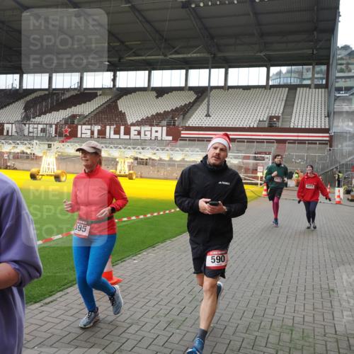 07.12.2025 - St. Pauli X-Mass-Run No. 15 Fabian Wolf http://msf.ph/oto/9398077 07.12.2025 10:48:49 Ziel 290, 590, 592, 935, 1009, 1087, 1188, 1189, 1515, 1516, 1517, 1521, 1895, 2268, 2269, 2512, 2515, 3017, 3019, 3346 meine-sportfotos.de