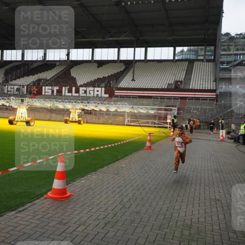 07.12.2025 - St. Pauli X-Mass-Run No. 15 Fabian Wolf http://msf.ph/oto/9398097 07.12.2025 10:48:55 Ziel 379, 590, 592, 1019, 1164, 1188, 1189, 1895, 2268, 2269, 2512, 2515, 3346 meine-sportfotos.de