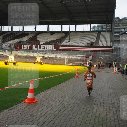 07.12.2025 - St. Pauli X-Mass-Run No. 15 Fabian Wolf http://msf.ph/oto/9398098 07.12.2025 10:48:55 Ziel 379, 590, 592, 1019, 1164, 1188, 1189, 1895, 2268, 2269, 2512, 2515, 3346 meine-sportfotos.de