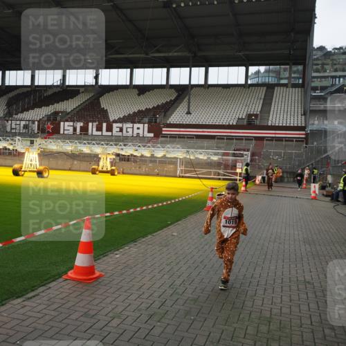 07.12.2025 - St. Pauli X-Mass-Run No. 15 Fabian Wolf http://msf.ph/oto/9398099 07.12.2025 10:48:56 Ziel 379, 590, 592, 1019, 1164, 1166, 1188, 1189, 1895, 2268, 2269, 2512, 2515 meine-sportfotos.de