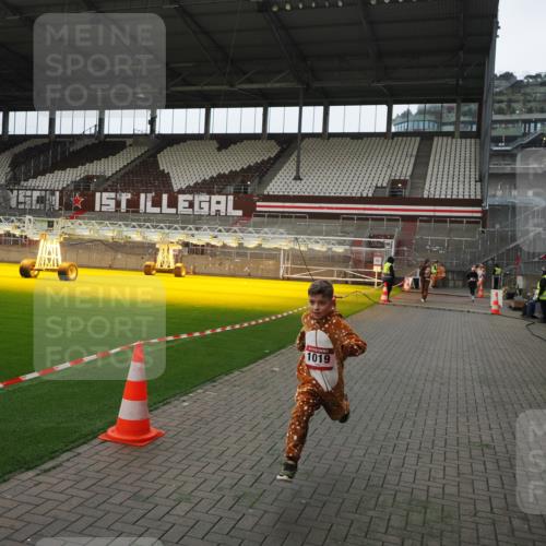 07.12.2025 - St. Pauli X-Mass-Run No. 15 Fabian Wolf http://msf.ph/oto/9398100 07.12.2025 10:48:56 Ziel 379, 590, 592, 1019, 1164, 1166, 1188, 1189, 1895, 2268, 2269, 2512, 2515 meine-sportfotos.de