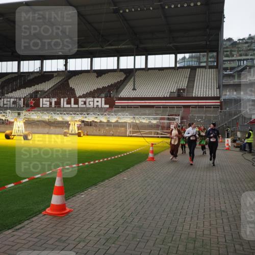 07.12.2025 - St. Pauli X-Mass-Run No. 15 Fabian Wolf http://msf.ph/oto/9398121 07.12.2025 10:49:09 Ziel 191, 194, 379, 471, 1019, 1155, 1164, 1166, 1370, 1372, 2921, 2933, 3369 meine-sportfotos.de
