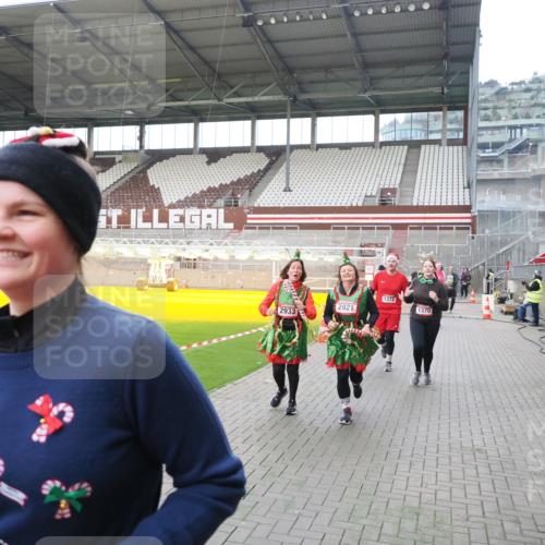 07.12.2025 - St. Pauli X-Mass-Run No. 15 Fabian Wolf http://msf.ph/oto/9398138 07.12.2025 10:49:13 Ziel 191, 194, 471, 1155, 1164, 1166, 1370, 1372, 2764, 2765, 2921, 2933, 3366, 3369 meine-sportfotos.de