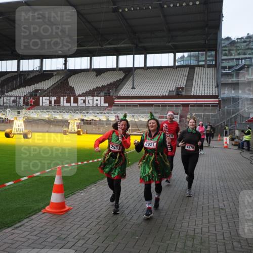 07.12.2025 - St. Pauli X-Mass-Run No. 15 Fabian Wolf http://msf.ph/oto/9398141 07.12.2025 10:49:14 Ziel 191, 194, 471, 1155, 1164, 1166, 1370, 1372, 2764, 2765, 2921, 2933, 3366, 3369 meine-sportfotos.de