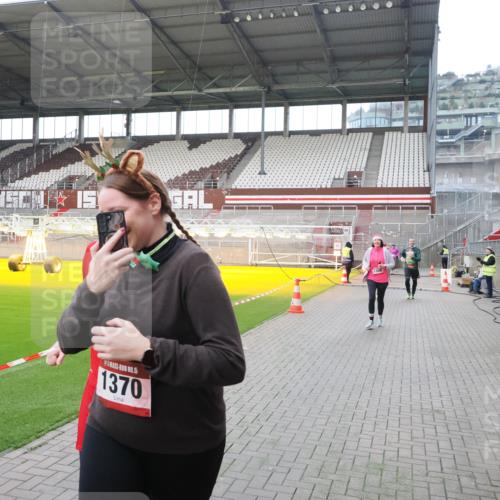07.12.2025 - St. Pauli X-Mass-Run No. 15 Fabian Wolf http://msf.ph/oto/9398149 07.12.2025 10:49:16 Ziel 191, 194, 471, 1155, 1166, 1274, 1370, 1372, 2764, 2765, 2921, 2933, 3366, 3369 meine-sportfotos.de