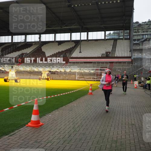 07.12.2025 - St. Pauli X-Mass-Run No. 15 Fabian Wolf http://msf.ph/oto/9398153 07.12.2025 10:49:17 Ziel 191, 194, 471, 1155, 1274, 1370, 1372, 1663, 2764, 2765, 2921, 2933, 3366, 3369 meine-sportfotos.de