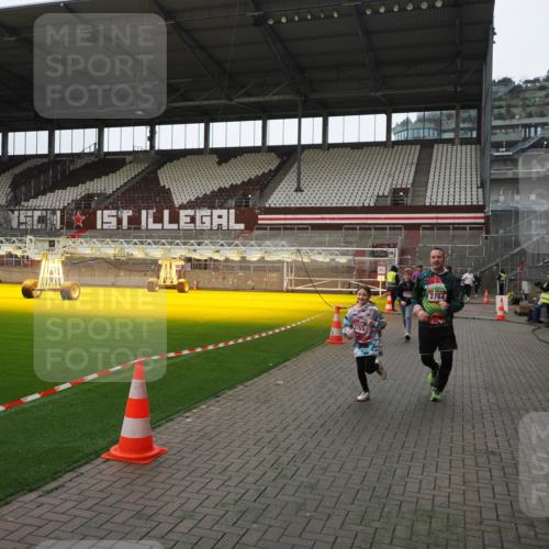 07.12.2025 - St. Pauli X-Mass-Run No. 15 Fabian Wolf http://msf.ph/oto/9398162 07.12.2025 10:49:19 Ziel 191, 194, 471, 1155, 1273, 1274, 1370, 1372, 1663, 2764, 2765, 2921, 2933, 3366, 3369 meine-sportfotos.de