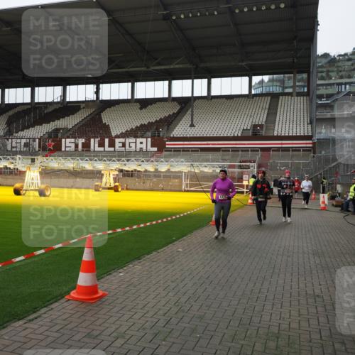 07.12.2025 - St. Pauli X-Mass-Run No. 15 Fabian Wolf http://msf.ph/oto/9398172 07.12.2025 10:49:23 Ziel 191, 194, 471, 890, 1273, 1274, 1370, 1372, 1663, 2301, 2421, 2764, 2765, 2921, 2933, 3366 meine-sportfotos.de
