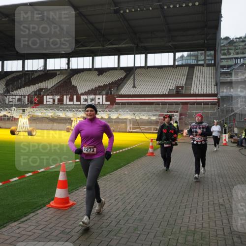 07.12.2025 - St. Pauli X-Mass-Run No. 15 Fabian Wolf http://msf.ph/oto/9398179 07.12.2025 10:49:25 Ziel 890, 1273, 1274, 1370, 1372, 1663, 2299, 2301, 2421, 2764, 2765, 2921, 2933, 3366 meine-sportfotos.de