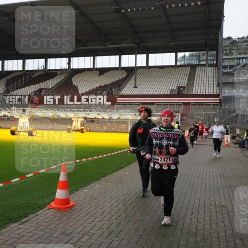 07.12.2025 - St. Pauli X-Mass-Run No. 15 Fabian Wolf http://msf.ph/oto/9398184 07.12.2025 10:49:26 Ziel 157, 890, 1273, 1274, 1370, 1372, 1663, 2299, 2301, 2421, 2764, 2765, 3366 meine-sportfotos.de