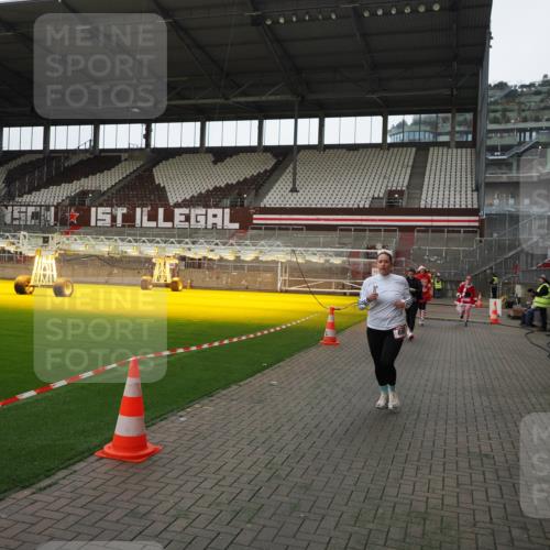 07.12.2025 - St. Pauli X-Mass-Run No. 15 Fabian Wolf http://msf.ph/oto/9398188 07.12.2025 10:49:29 Ziel 157, 890, 1179, 1273, 1274, 1663, 2299, 2301, 2421, 2764, 2765, 3366 meine-sportfotos.de