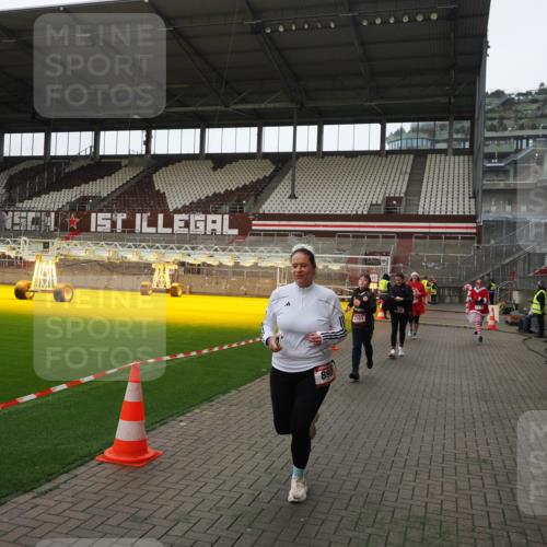 07.12.2025 - St. Pauli X-Mass-Run No. 15 Fabian Wolf http://msf.ph/oto/9398191 07.12.2025 10:49:30 Ziel 157, 890, 1179, 1273, 1274, 1663, 2299, 2301, 2421, 2764, 2765, 3366 meine-sportfotos.de