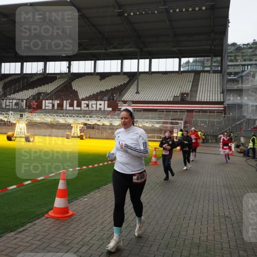 07.12.2025 - St. Pauli X-Mass-Run No. 15 Fabian Wolf http://msf.ph/oto/9398192 07.12.2025 10:49:30 Ziel 157, 890, 1179, 1273, 1274, 1663, 2299, 2301, 2421, 2764, 2765, 3366 meine-sportfotos.de