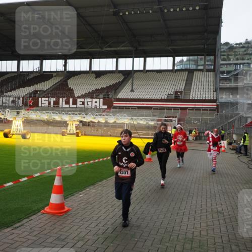 07.12.2025 - St. Pauli X-Mass-Run No. 15 Fabian Wolf http://msf.ph/oto/9398197 07.12.2025 10:49:32 Ziel 157, 890, 1179, 1273, 1274, 1663, 2299, 2301, 2421, 2764, 2765 meine-sportfotos.de