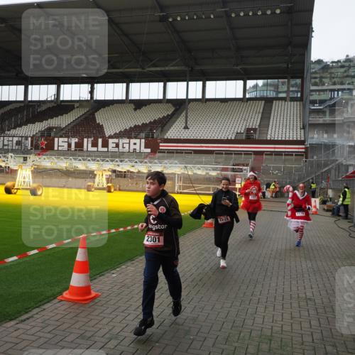 07.12.2025 - St. Pauli X-Mass-Run No. 15 Fabian Wolf http://msf.ph/oto/9398198 07.12.2025 10:49:32 Ziel 157, 890, 1179, 1273, 1274, 1663, 2299, 2301, 2421, 2764, 2765 meine-sportfotos.de