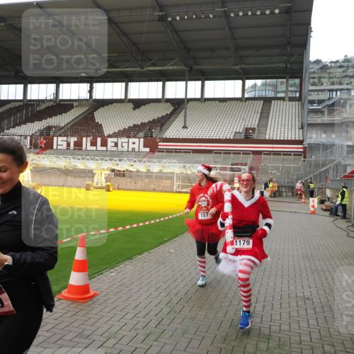 07.12.2025 - St. Pauli X-Mass-Run No. 15 Fabian Wolf http://msf.ph/oto/9398208 07.12.2025 10:49:34 Ziel 157, 890, 1179, 1273, 1274, 1663, 2299, 2301, 2421 meine-sportfotos.de