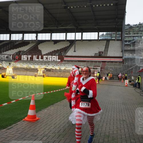 07.12.2025 - St. Pauli X-Mass-Run No. 15 Fabian Wolf http://msf.ph/oto/9398210 07.12.2025 10:49:34 Ziel 157, 890, 1179, 1273, 1274, 1663, 2299, 2301, 2421 meine-sportfotos.de