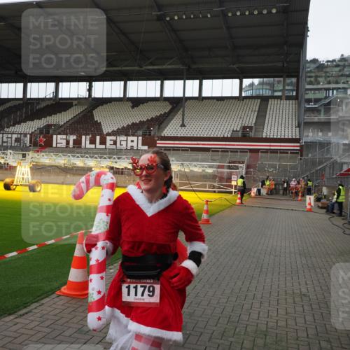 07.12.2025 - St. Pauli X-Mass-Run No. 15 Fabian Wolf http://msf.ph/oto/9398212 07.12.2025 10:49:35 Ziel 157, 890, 1179, 1273, 1274, 1663, 2299, 2301, 2421 meine-sportfotos.de