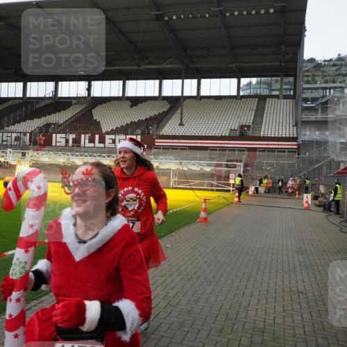 07.12.2025 - St. Pauli X-Mass-Run No. 15 Fabian Wolf http://msf.ph/oto/9398213 07.12.2025 10:49:35 Ziel 157, 890, 1179, 1273, 1274, 1663, 2299, 2301, 2421 meine-sportfotos.de