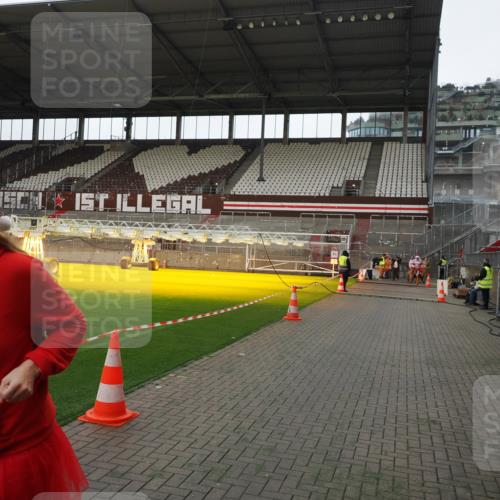 07.12.2025 - St. Pauli X-Mass-Run No. 15 Fabian Wolf http://msf.ph/oto/9398216 07.12.2025 10:49:36 Ziel 157, 890, 1179, 1273, 1274, 1663, 2299, 2301, 2421 meine-sportfotos.de
