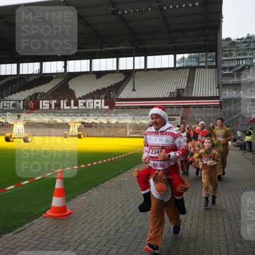 07.12.2025 - St. Pauli X-Mass-Run No. 15 Fabian Wolf http://msf.ph/oto/9398219 07.12.2025 10:49:48 Ziel 916, 1035, 1232, 2100, 2201, 2338, 2340, 2341, 2777, 2779, 3030, 3380 meine-sportfotos.de