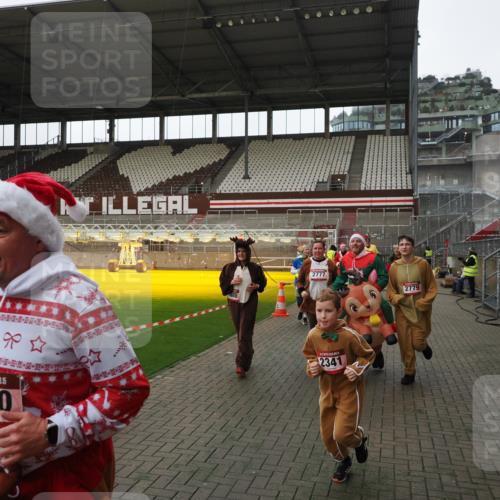 07.12.2025 - St. Pauli X-Mass-Run No. 15 Fabian Wolf http://msf.ph/oto/9398223 07.12.2025 10:49:49 Ziel 916, 1035, 1232, 2100, 2201, 2338, 2340, 2341, 2777, 2779, 3026, 3030, 3380 meine-sportfotos.de
