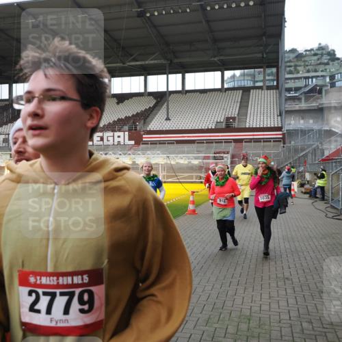 07.12.2025 - St. Pauli X-Mass-Run No. 15 Fabian Wolf http://msf.ph/oto/9398232 07.12.2025 10:49:52 Ziel 916, 1035, 1232, 2100, 2201, 2338, 2340, 2341, 2777, 2779, 3026, 3030, 3380 meine-sportfotos.de