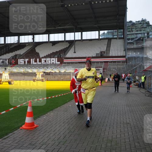 07.12.2025 - St. Pauli X-Mass-Run No. 15 Fabian Wolf http://msf.ph/oto/9398246 07.12.2025 10:49:55 Ziel 916, 1035, 1232, 2100, 2201, 2338, 2340, 2341, 2777, 2779, 3026, 3030, 3380 meine-sportfotos.de