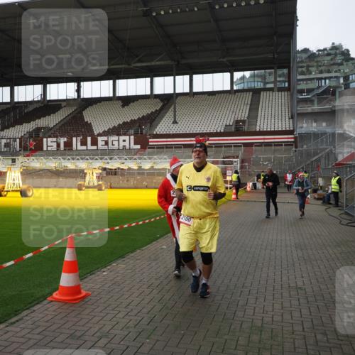 07.12.2025 - St. Pauli X-Mass-Run No. 15 Fabian Wolf http://msf.ph/oto/9398247 07.12.2025 10:49:55 Ziel 916, 1035, 1232, 2100, 2201, 2338, 2340, 2341, 2777, 2779, 3026, 3030, 3380 meine-sportfotos.de