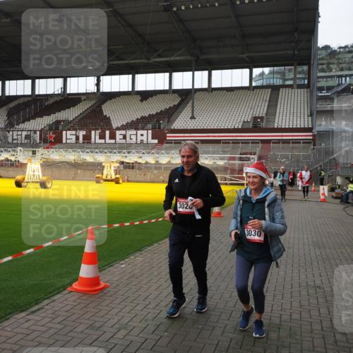 07.12.2025 - St. Pauli X-Mass-Run No. 15 Fabian Wolf http://msf.ph/oto/9398256 07.12.2025 10:49:59 Ziel 40, 916, 1035, 1232, 2100, 2201, 2338, 2341, 2575, 2777, 2779, 3026, 3030, 3380, 4855 meine-sportfotos.de