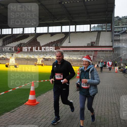 07.12.2025 - St. Pauli X-Mass-Run No. 15 Fabian Wolf http://msf.ph/oto/9398257 07.12.2025 10:49:59 Ziel 40, 916, 1035, 1232, 2100, 2201, 2338, 2341, 2575, 2777, 2779, 3026, 3030, 3380, 4855 meine-sportfotos.de