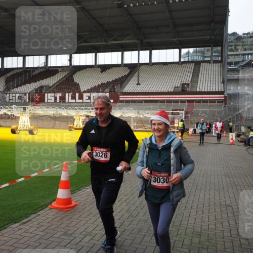 07.12.2025 - St. Pauli X-Mass-Run No. 15 Fabian Wolf http://msf.ph/oto/9398258 07.12.2025 10:50:00 Ziel 40, 916, 1035, 1232, 2100, 2201, 2338, 2575, 2777, 3026, 3030, 3380, 4855 meine-sportfotos.de
