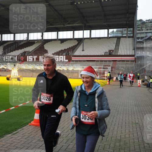 07.12.2025 - St. Pauli X-Mass-Run No. 15 Fabian Wolf http://msf.ph/oto/9398259 07.12.2025 10:50:00 Ziel 40, 916, 1035, 1232, 2100, 2201, 2338, 2575, 2777, 3026, 3030, 3380, 4855 meine-sportfotos.de