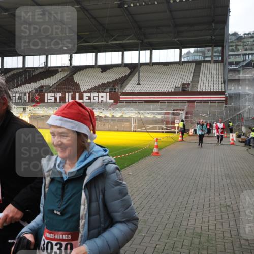 07.12.2025 - St. Pauli X-Mass-Run No. 15 Fabian Wolf http://msf.ph/oto/9398261 07.12.2025 10:50:00 Ziel 40, 916, 1035, 1232, 2100, 2201, 2338, 2575, 2777, 3026, 3030, 3380, 4855 meine-sportfotos.de
