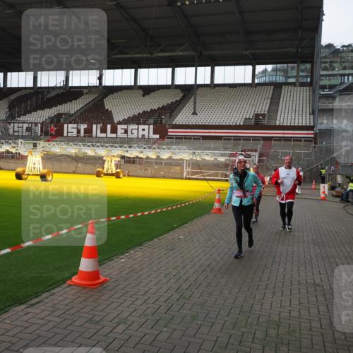07.12.2025 - St. Pauli X-Mass-Run No. 15 Fabian Wolf http://msf.ph/oto/9398267 07.12.2025 10:50:05 Ziel 40, 904, 905, 2100, 2201, 2575, 3026, 3030, 4855 meine-sportfotos.de