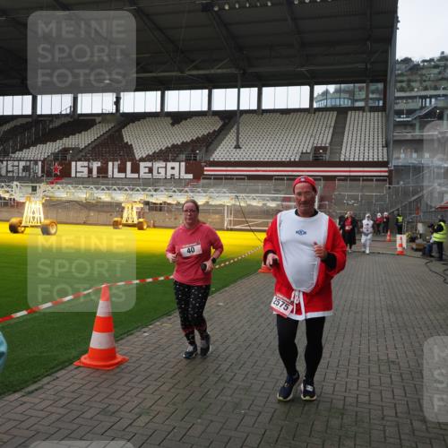 07.12.2025 - St. Pauli X-Mass-Run No. 15 Fabian Wolf http://msf.ph/oto/9398280 07.12.2025 10:50:08 Ziel 40, 904, 905, 2575, 3026, 4855 meine-sportfotos.de