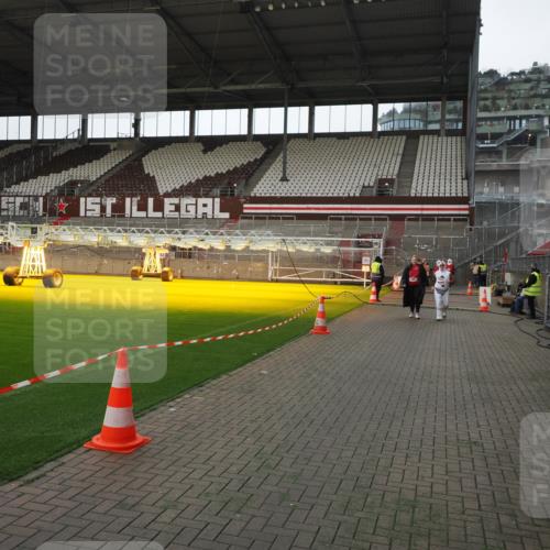 07.12.2025 - St. Pauli X-Mass-Run No. 15 Fabian Wolf http://msf.ph/oto/9398287 07.12.2025 10:50:10 Ziel 40, 904, 905, 2575, 4855 meine-sportfotos.de